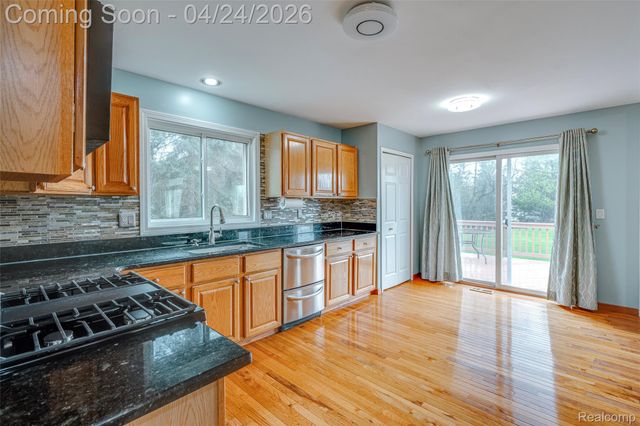 43470 Algonquin Drive, Novi, MI 48375