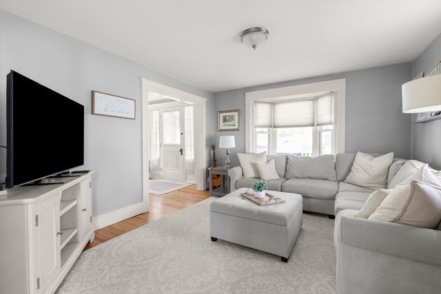 16 Thorndike St, Peabody, MA 01960