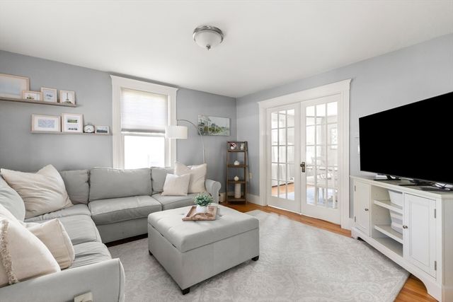 16 Thorndike St, Peabody, MA 01960