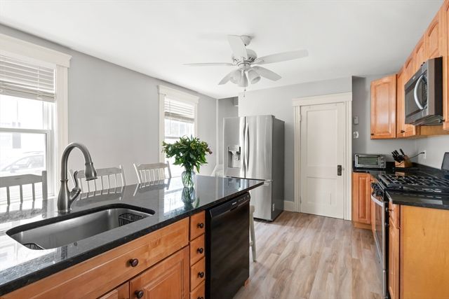 16 Thorndike St, Peabody, MA 01960