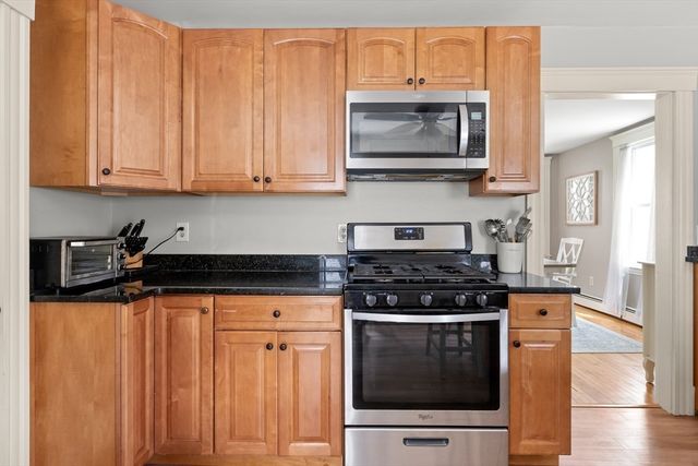 16 Thorndike St, Peabody, MA 01960