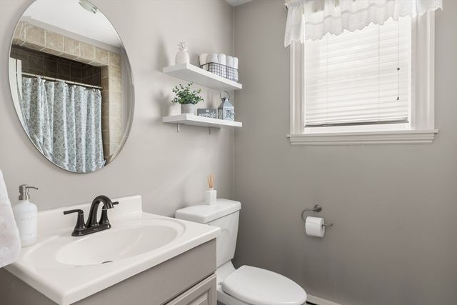 16 Thorndike St, Peabody, MA 01960
