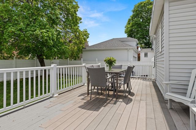 16 Thorndike St, Peabody, MA 01960