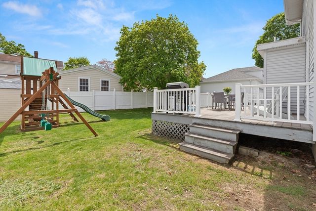 16 Thorndike St, Peabody, MA 01960