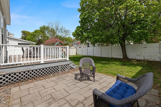 16 Thorndike St, Peabody, MA 01960