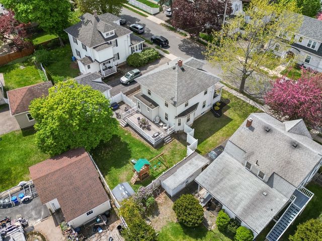 16 Thorndike St, Peabody, MA 01960