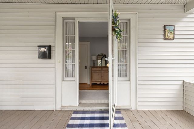16 Thorndike St, Peabody, MA 01960