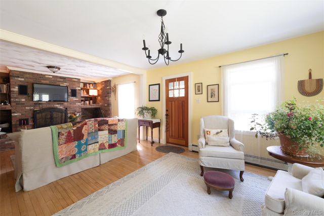 17 Spring Street, Ellenville, NY 12428