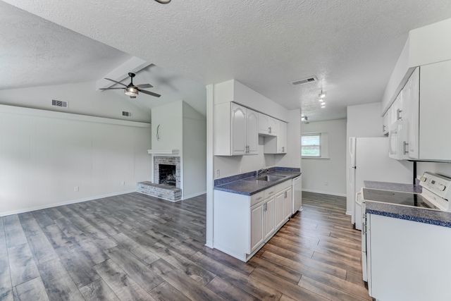 806 S Hyannis Port Street, Crosby, TX 77532