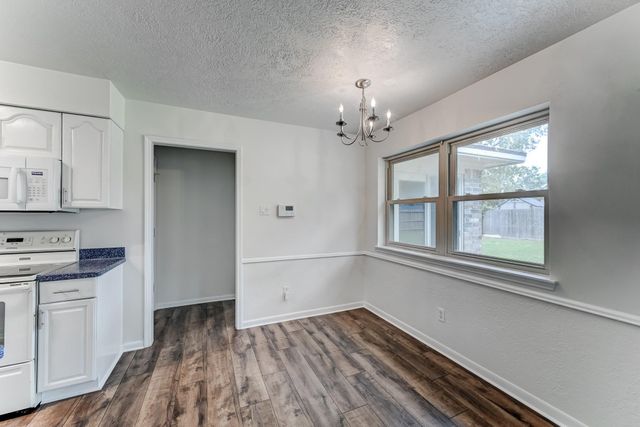 806 S Hyannis Port Street, Crosby, TX 77532