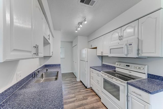 806 S Hyannis Port Street, Crosby, TX 77532