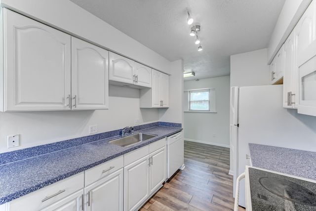 806 S Hyannis Port Street, Crosby, TX 77532