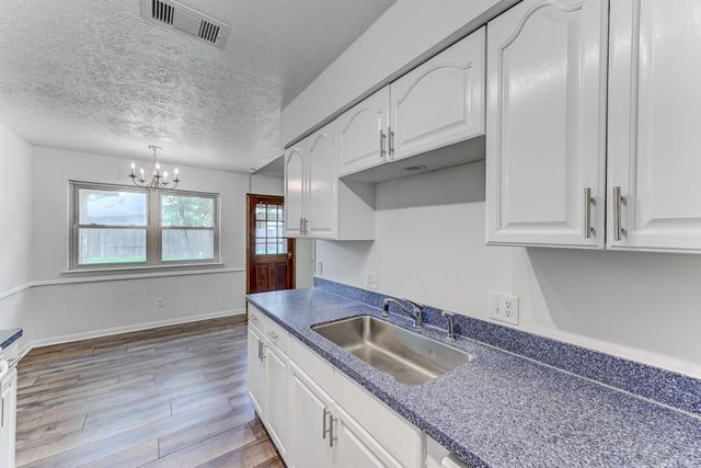 806 S Hyannis Port Street, Crosby, TX 77532