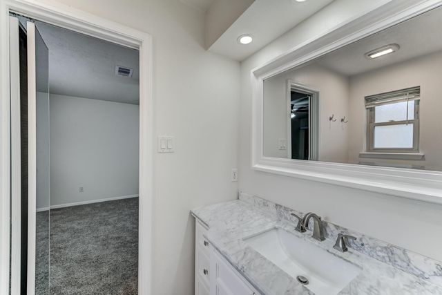 806 S Hyannis Port Street, Crosby, TX 77532