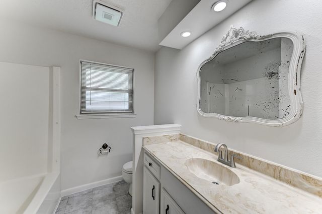 806 S Hyannis Port Street, Crosby, TX 77532
