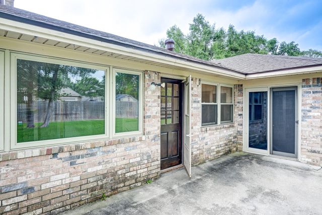 806 S Hyannis Port Street, Crosby, TX 77532
