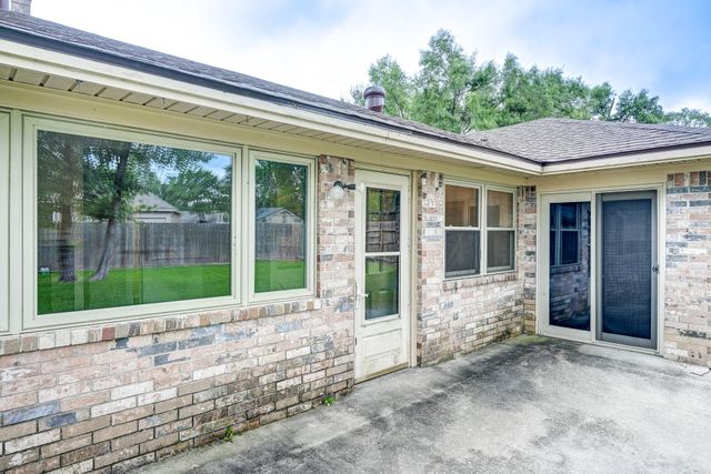 806 S Hyannis Port Street, Crosby, TX 77532