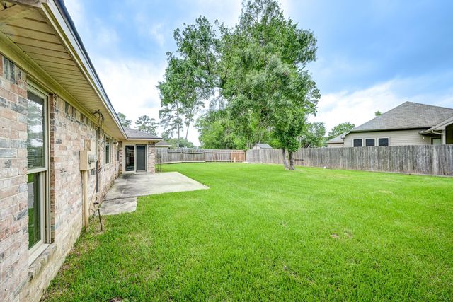 806 S Hyannis Port Street, Crosby, TX 77532