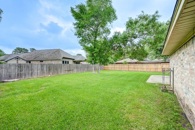 806 S Hyannis Port Street, Crosby, TX 77532