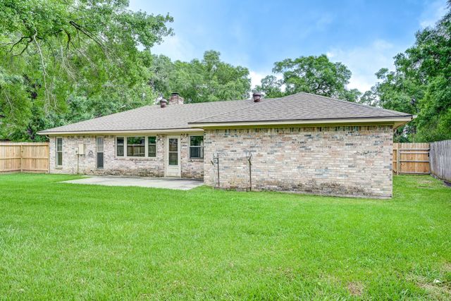 806 S Hyannis Port Street, Crosby, TX 77532