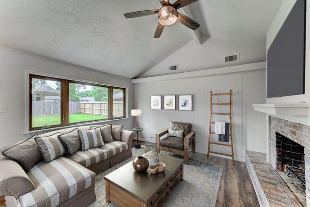 806 S Hyannis Port Street, Crosby, TX 77532