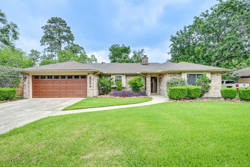 806 S Hyannis Port Street, Crosby, TX 77532