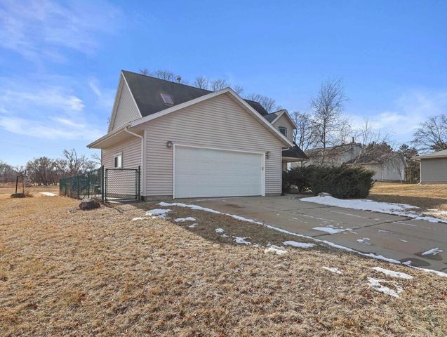 618 Brittingham Court, Portage, WI 53901