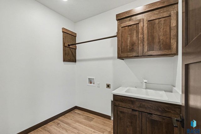 205 N WILDCAT Dr Drive, Sioux Falls, SD 57110