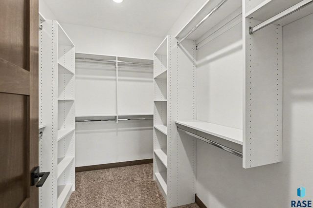 205 N WILDCAT Dr Drive, Sioux Falls, SD 57110