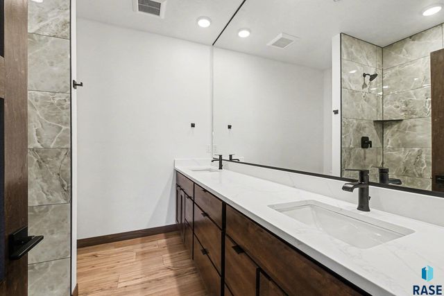 205 N WILDCAT Dr Drive, Sioux Falls, SD 57110