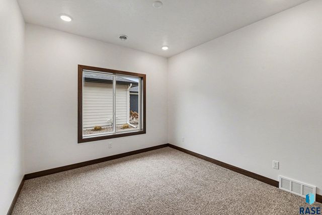 205 N WILDCAT Dr Drive, Sioux Falls, SD 57110