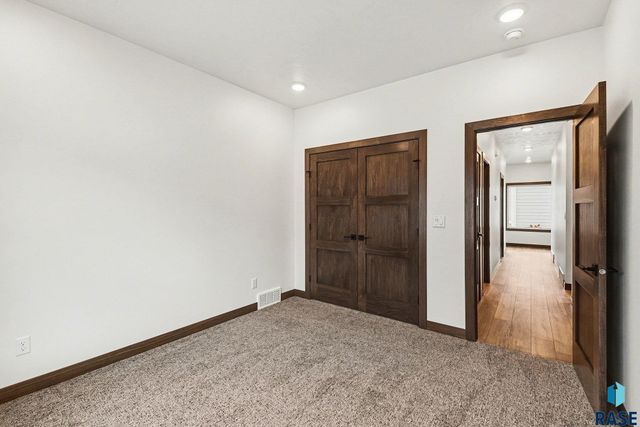 205 N WILDCAT Dr Drive, Sioux Falls, SD 57110