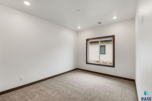 205 N WILDCAT Dr Drive, Sioux Falls, SD 57110