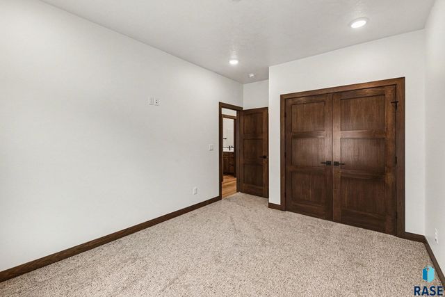 205 N WILDCAT Dr Drive, Sioux Falls, SD 57110