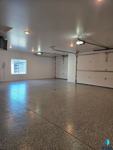 205 N WILDCAT Dr Drive, Sioux Falls, SD 57110