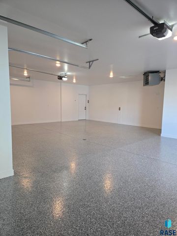 205 N WILDCAT Dr Drive, Sioux Falls, SD 57110