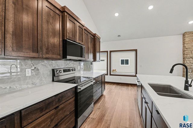 205 N WILDCAT Dr Drive, Sioux Falls, SD 57110