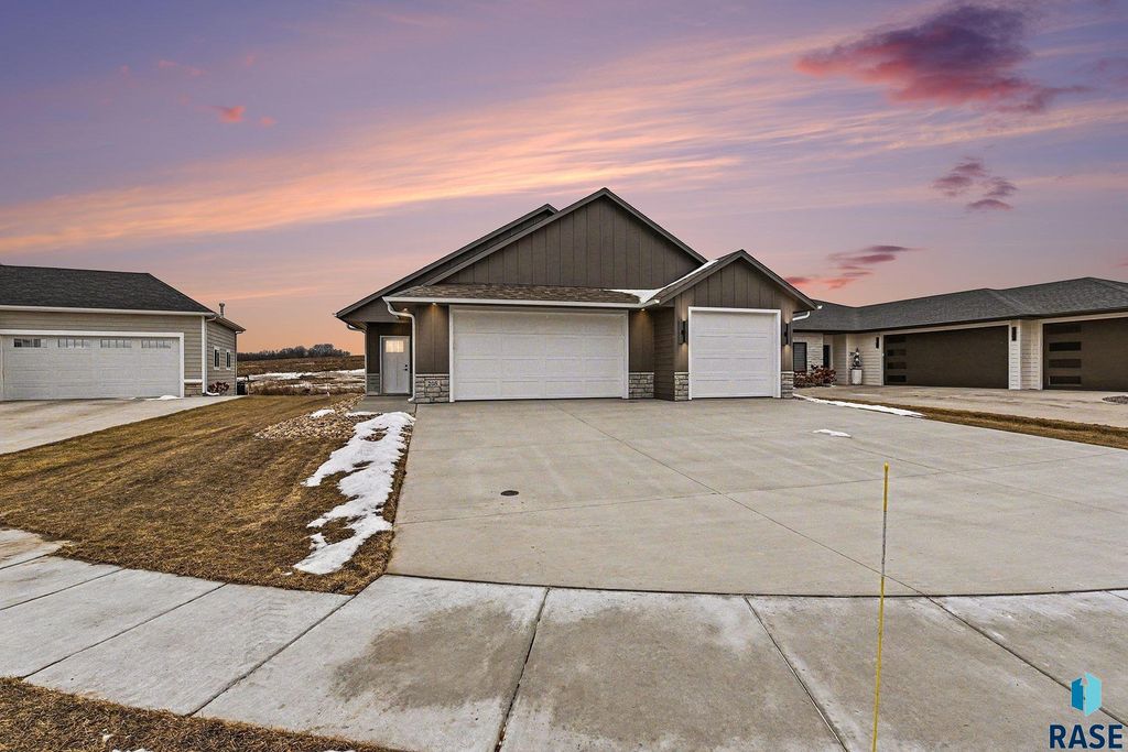 205 N WILDCAT Dr Drive, Sioux Falls, SD 57110