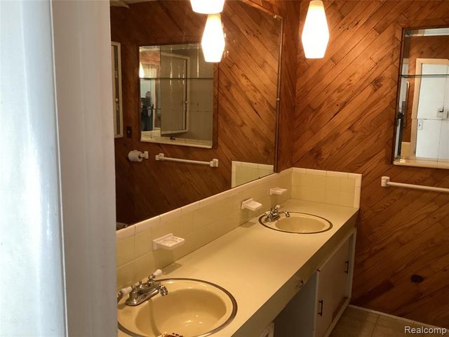 23460 N Stockton Avenue, Farmington Hills, MI 48336