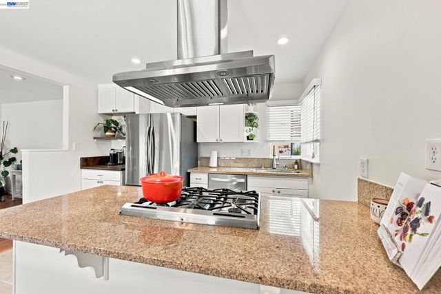36267 Toulon Pl, Newark, CA 94560