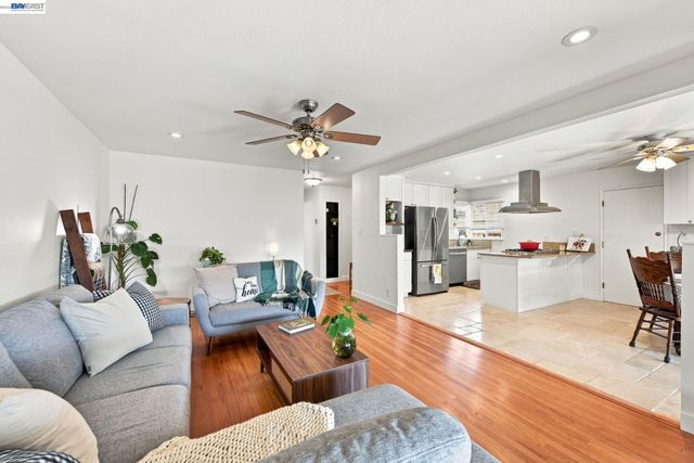 36267 Toulon Pl, Newark, CA 94560