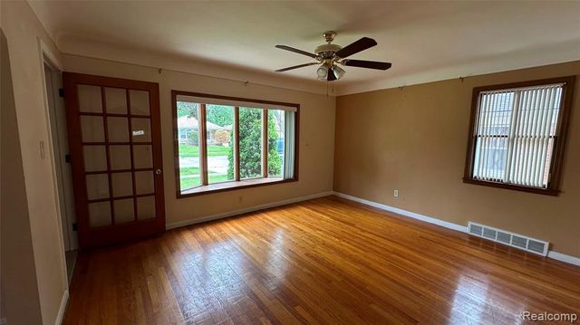8243 Virgil Street, Dearborn Heights, MI 48127