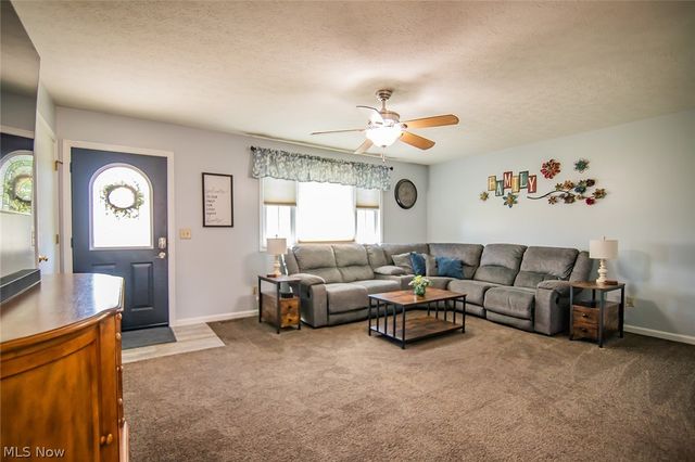 1586 Gene Street, Belpre, OH 45714