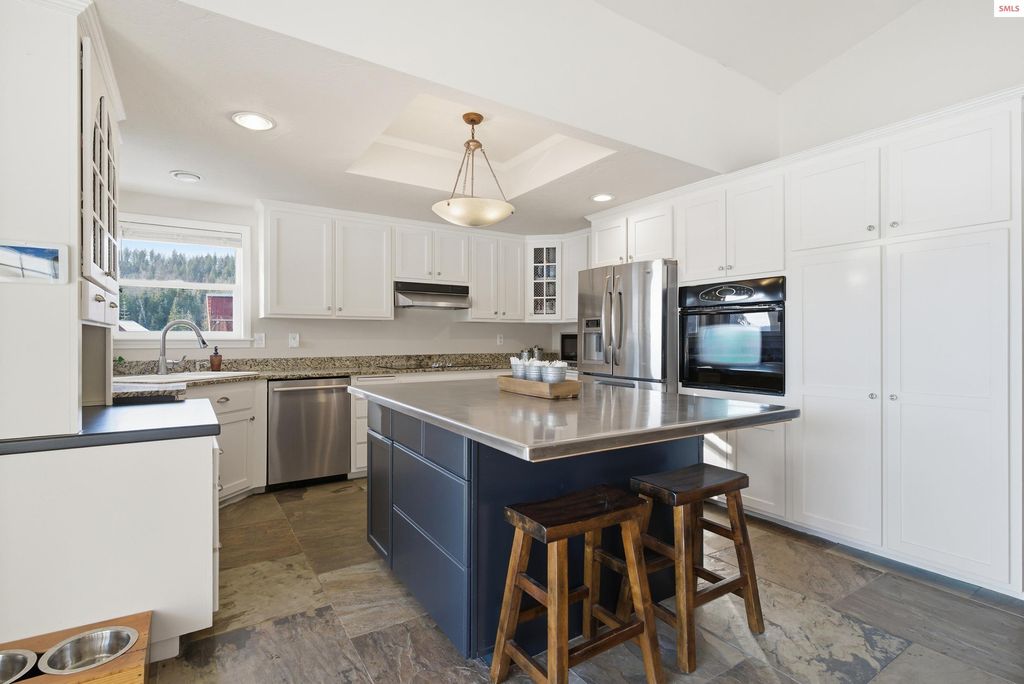 758 Meadowood Rd, Sandpoint, ID 83864 photo 2