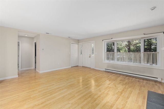 302 Chatham Circle, Warwick, RI 02886