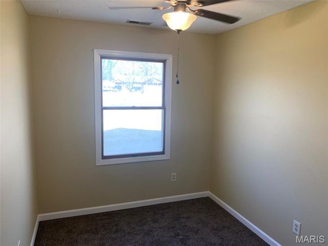 935 Amaral Circle, St Louis, MO 63137