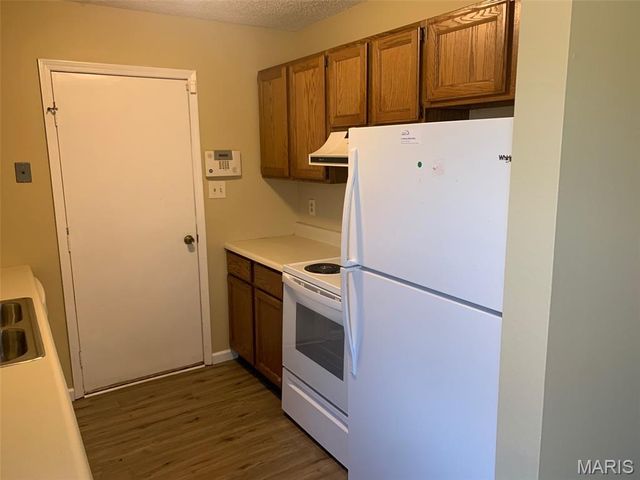 935 Amaral Circle, St Louis, MO 63137
