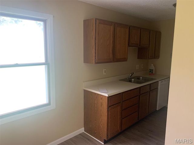 935 Amaral Circle, St Louis, MO 63137
