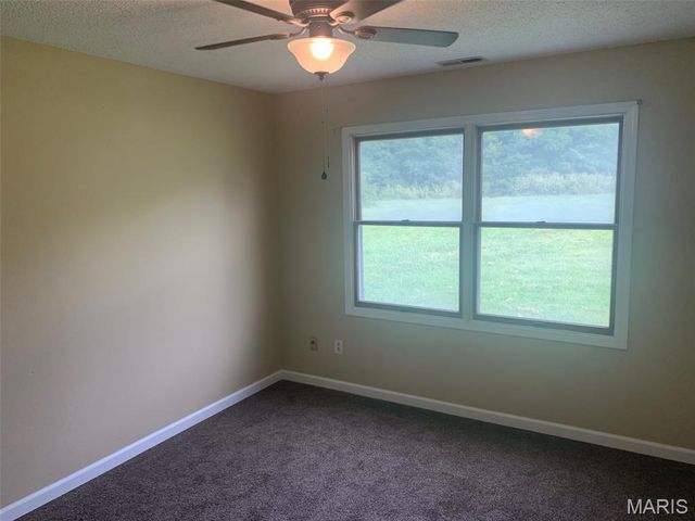 935 Amaral Circle, St Louis, MO 63137