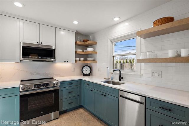 2335 Hawkins Avenue, Royal Oak, MI 48073